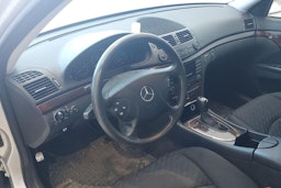 harmaa Mercedes-Benz E 2004 kuva 3.