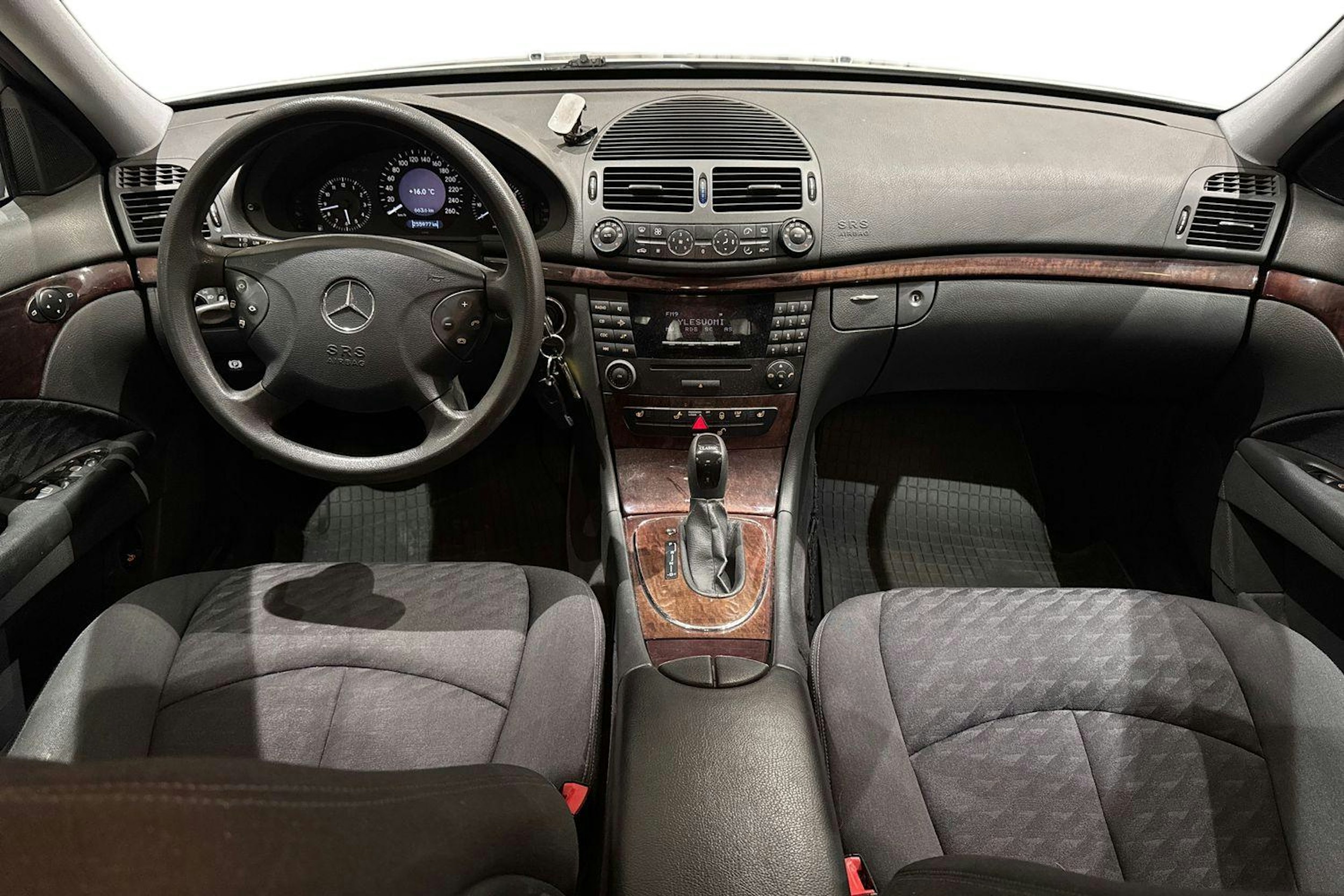 met. harmaa Mercedes-Benz E 2004 kuva 7.