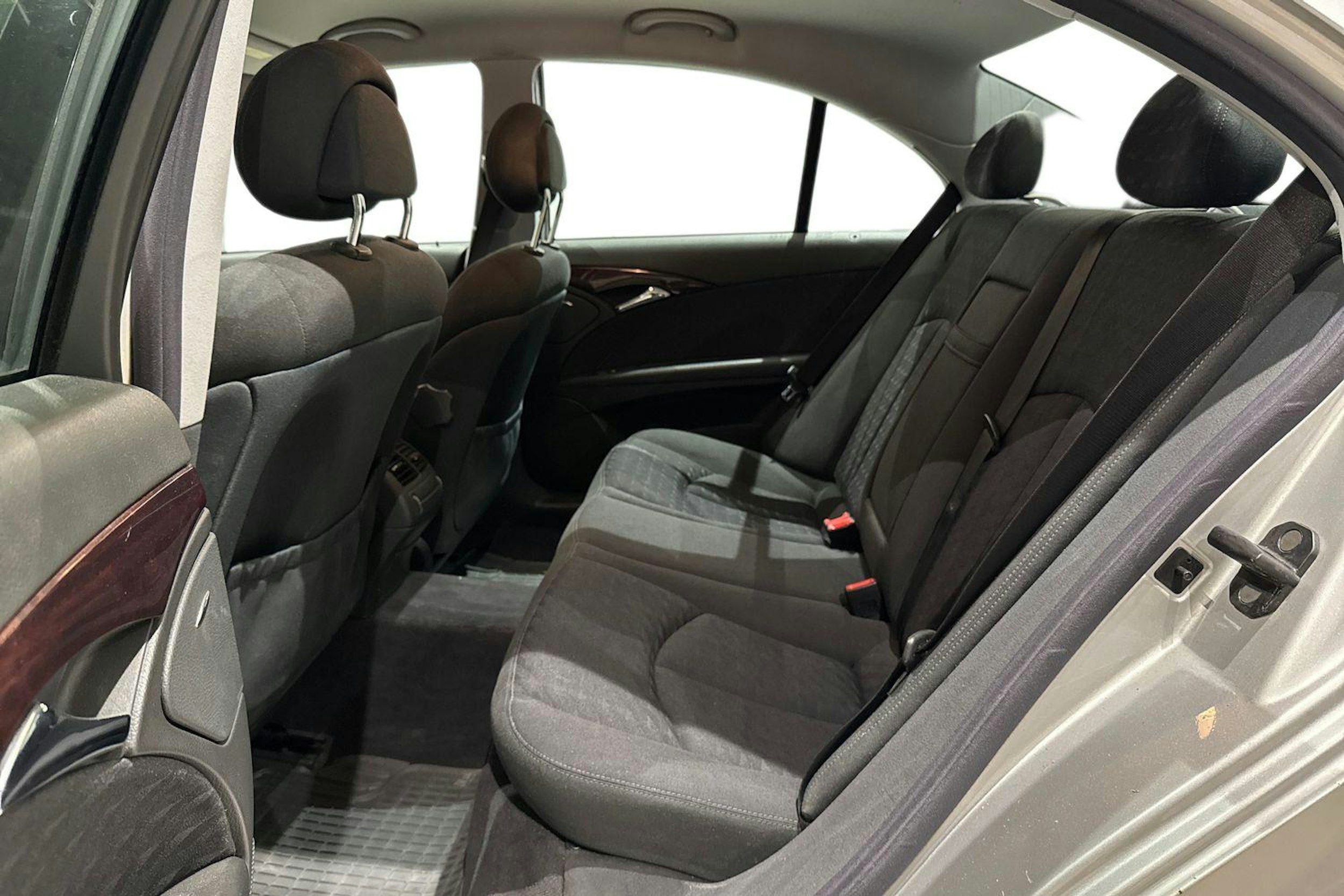 met. harmaa Mercedes-Benz E 2004 kuva 8.