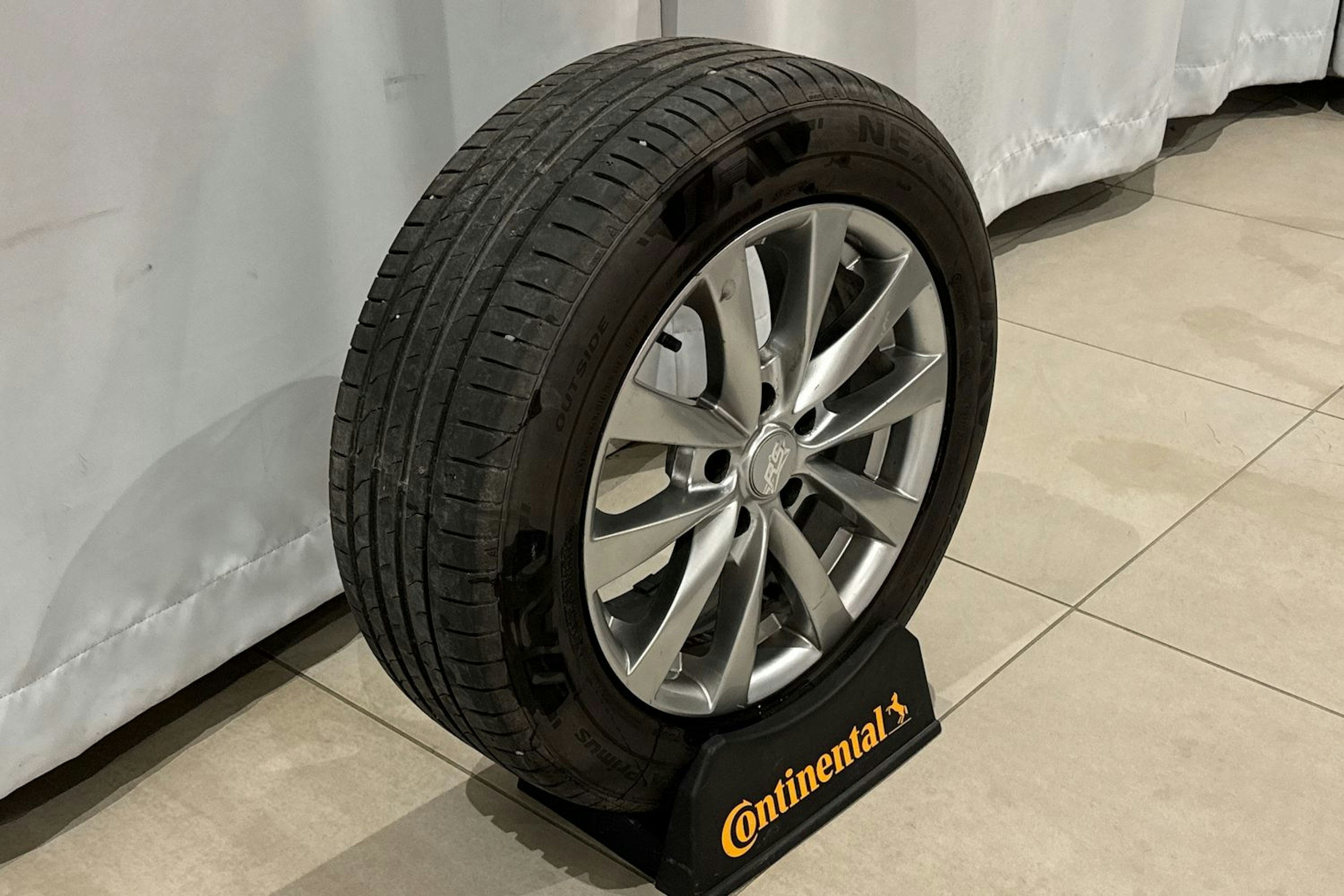 met. harmaa Mercedes-Benz E 2004 kuva 11.