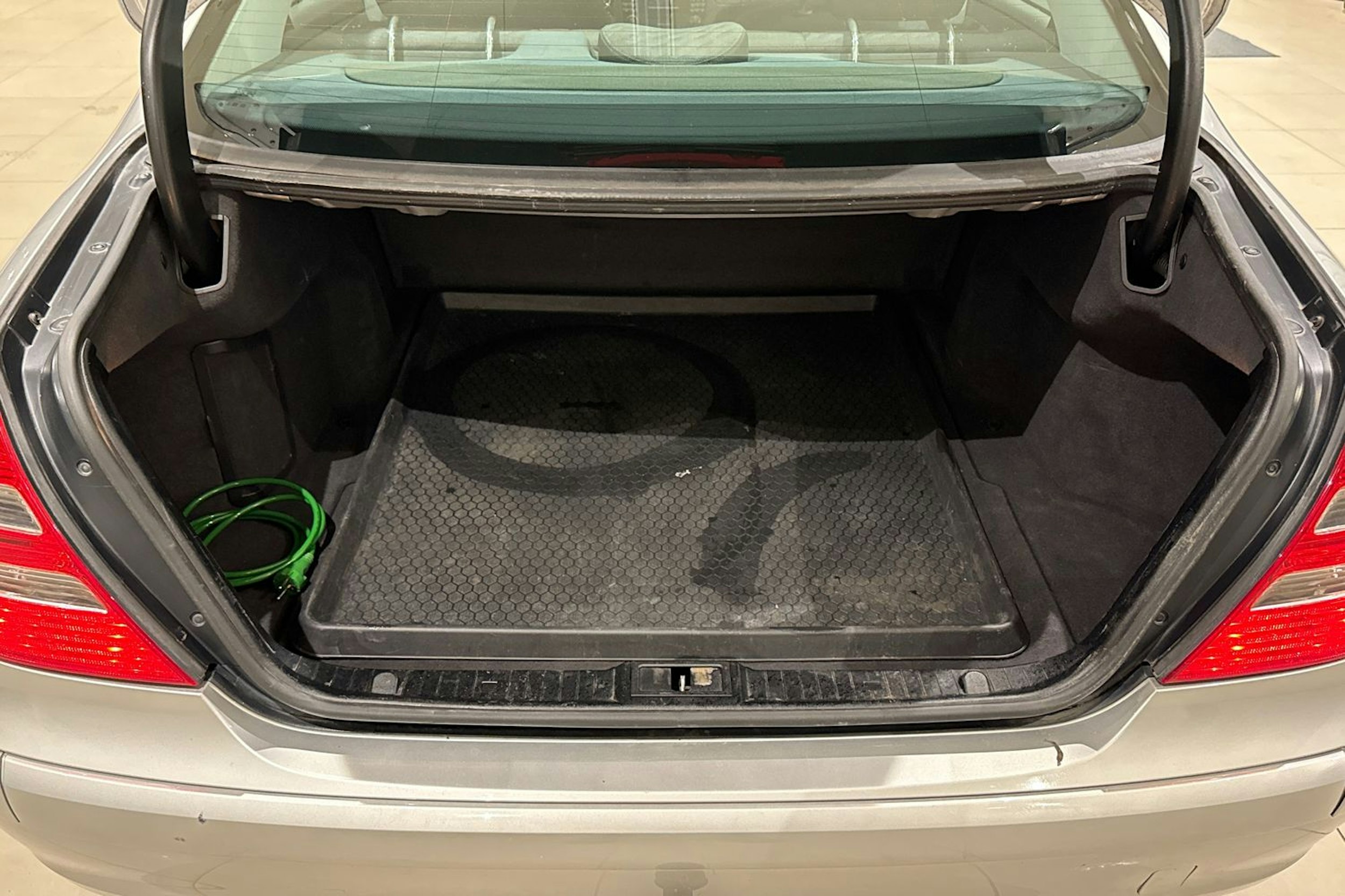 met. harmaa Mercedes-Benz E 2004 kuva 12.