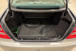 met. harmaa Mercedes-Benz E 2004 kuva 12.