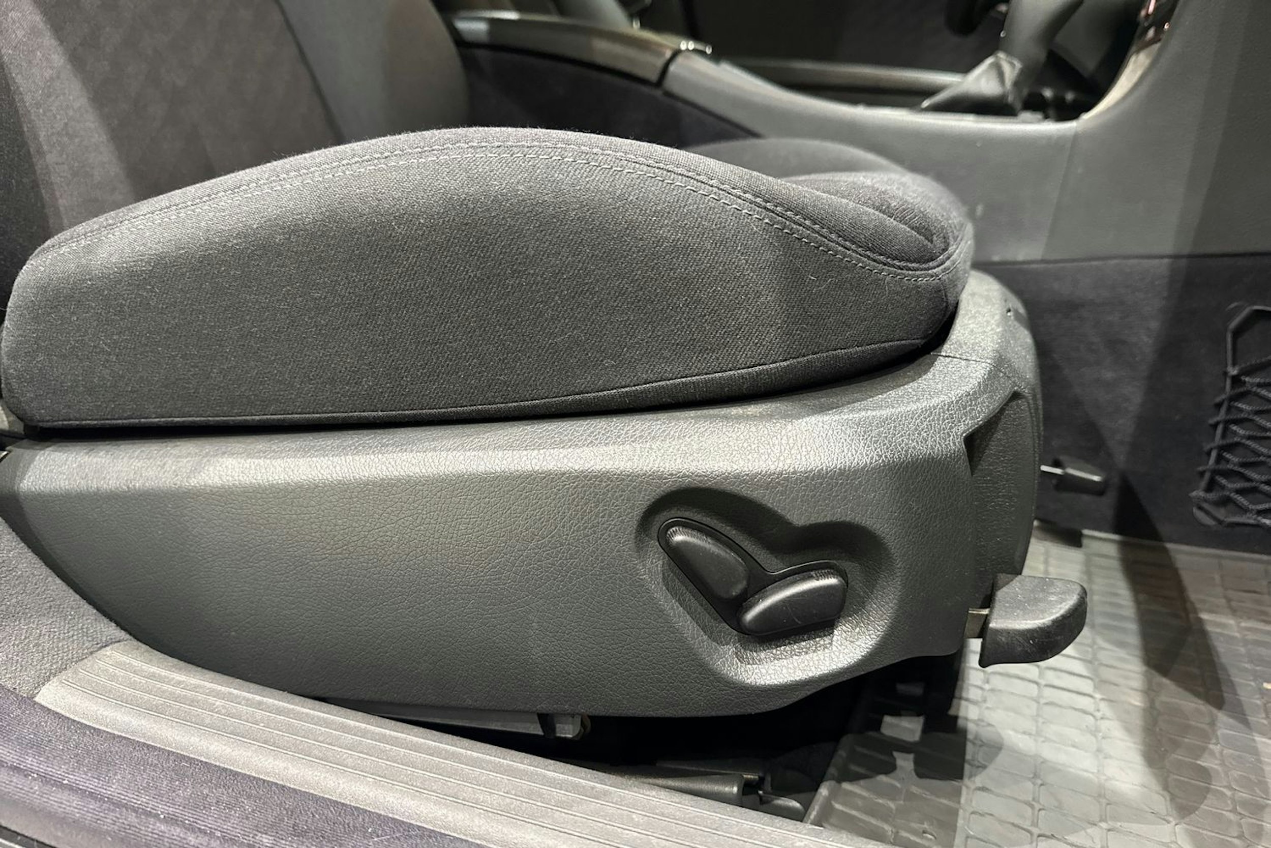 met. harmaa Mercedes-Benz E 2004 kuva 14.