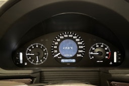 met. harmaa Mercedes-Benz E 2004 kuva 17.