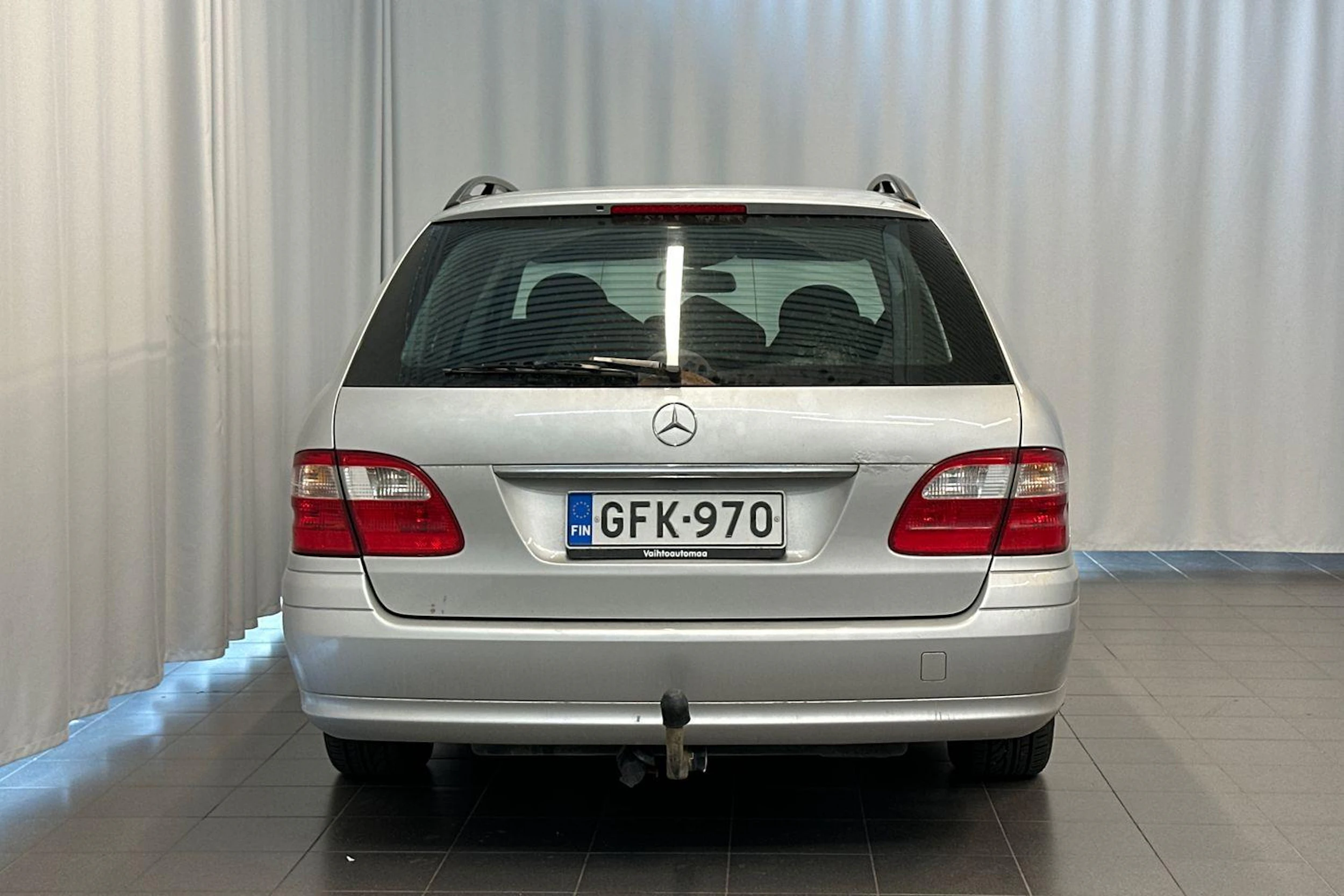 harmaa Mercedes-Benz E 2004 kuva 6.