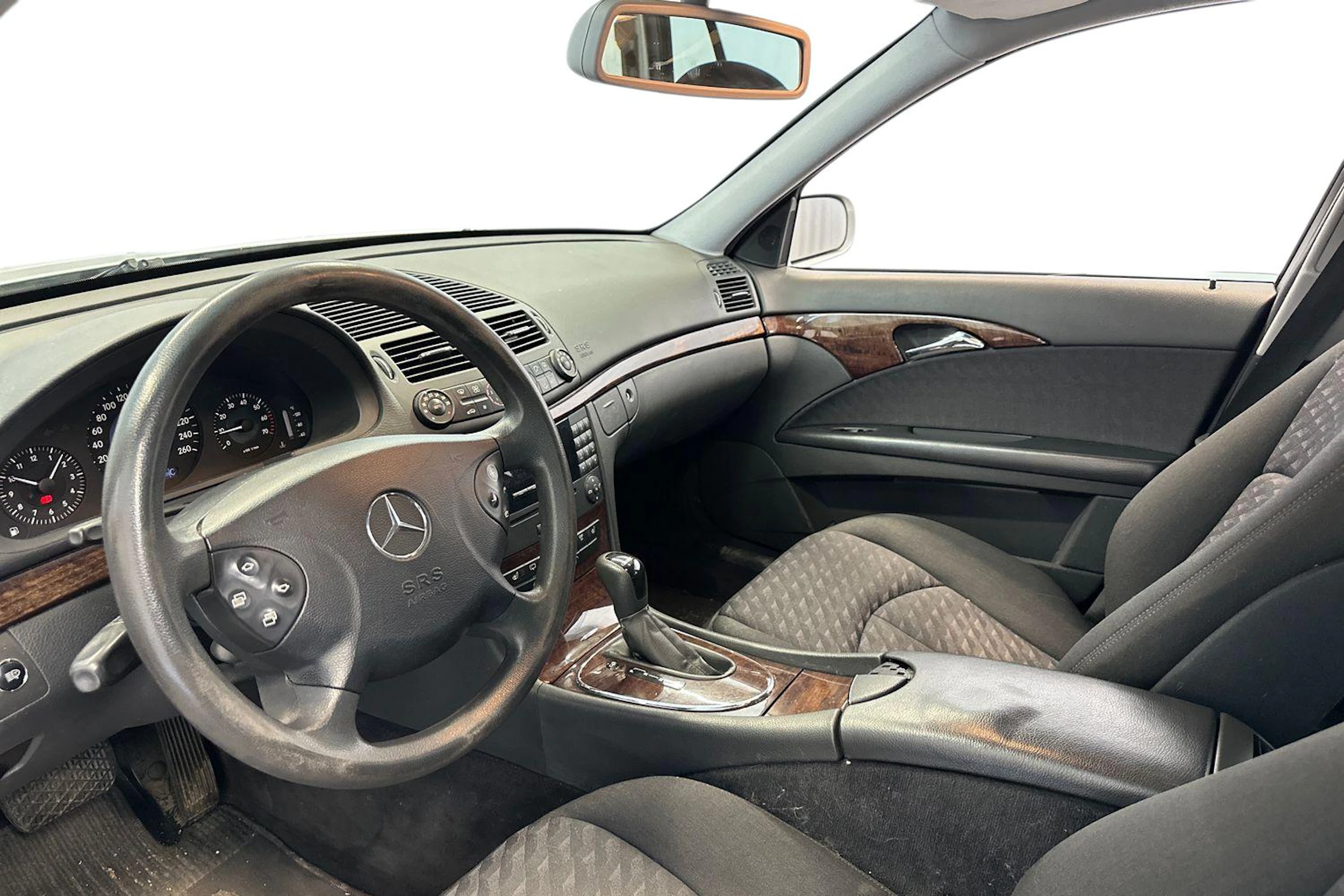 harmaa Mercedes-Benz E 2004 kuva 9.