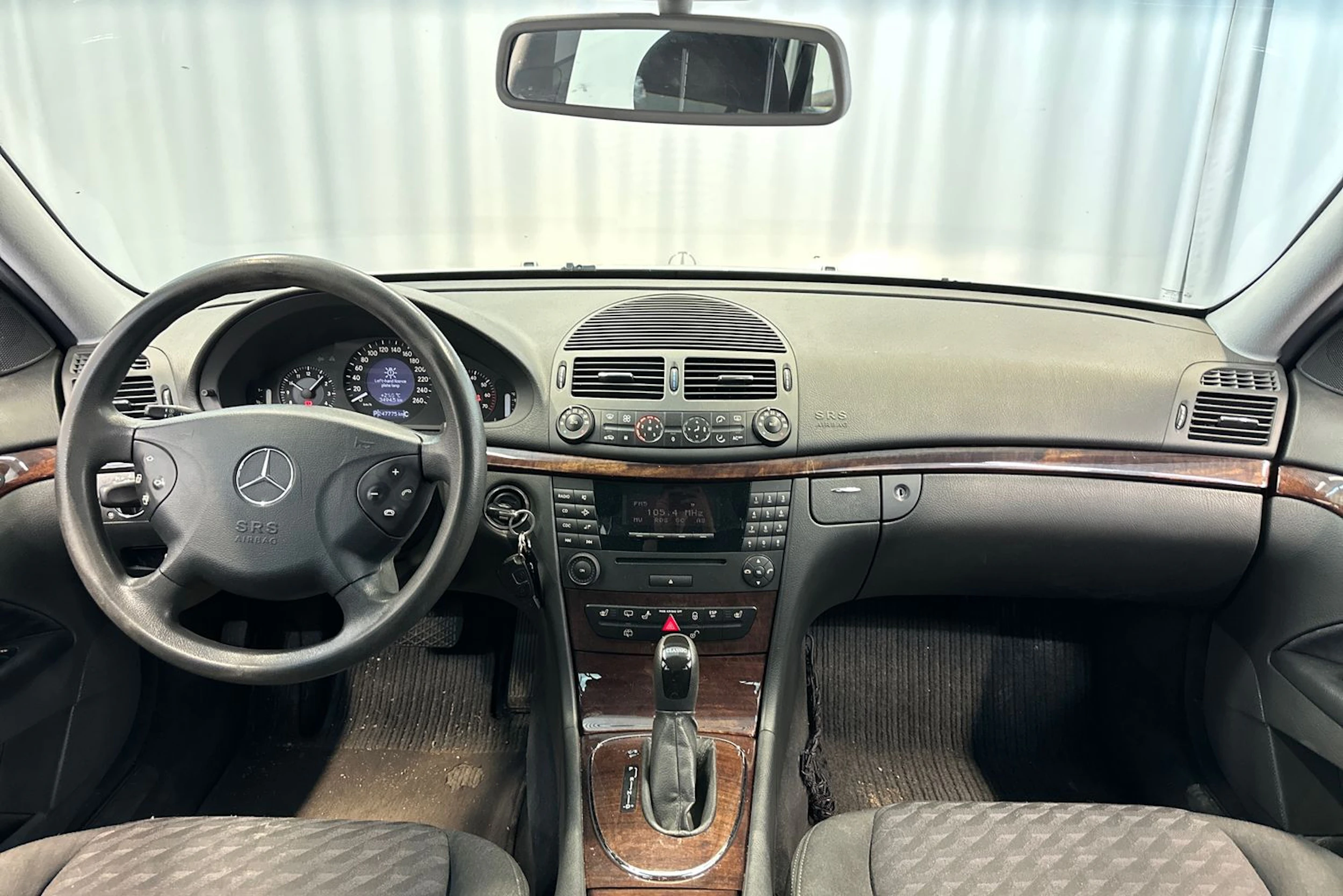 harmaa Mercedes-Benz E 2004 kuva 12.
