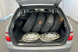 harmaa Mercedes-Benz E 2004 kuva 16.