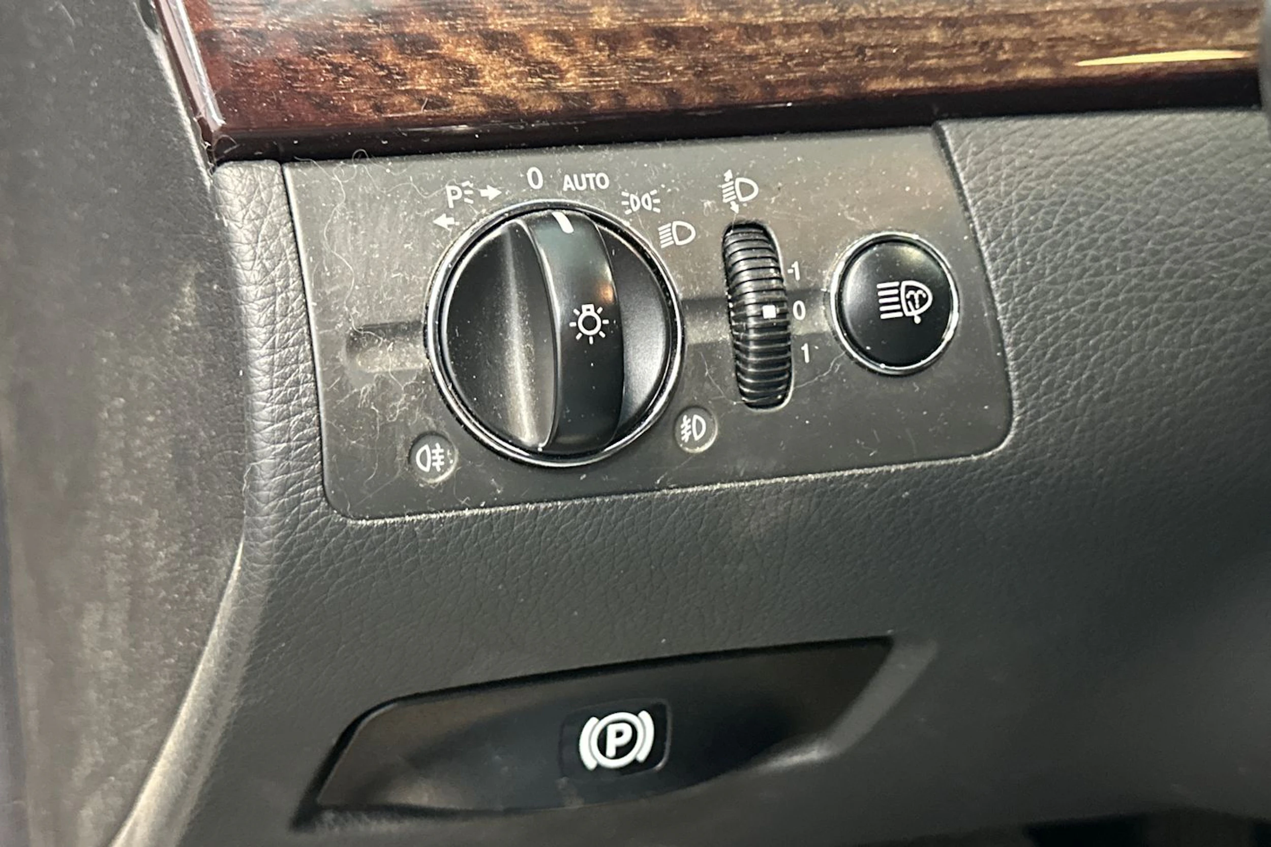 harmaa Mercedes-Benz E 2004 kuva 19.