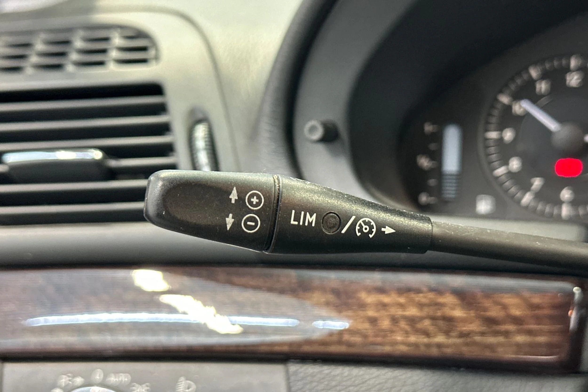 harmaa Mercedes-Benz E 2004 kuva 20.
