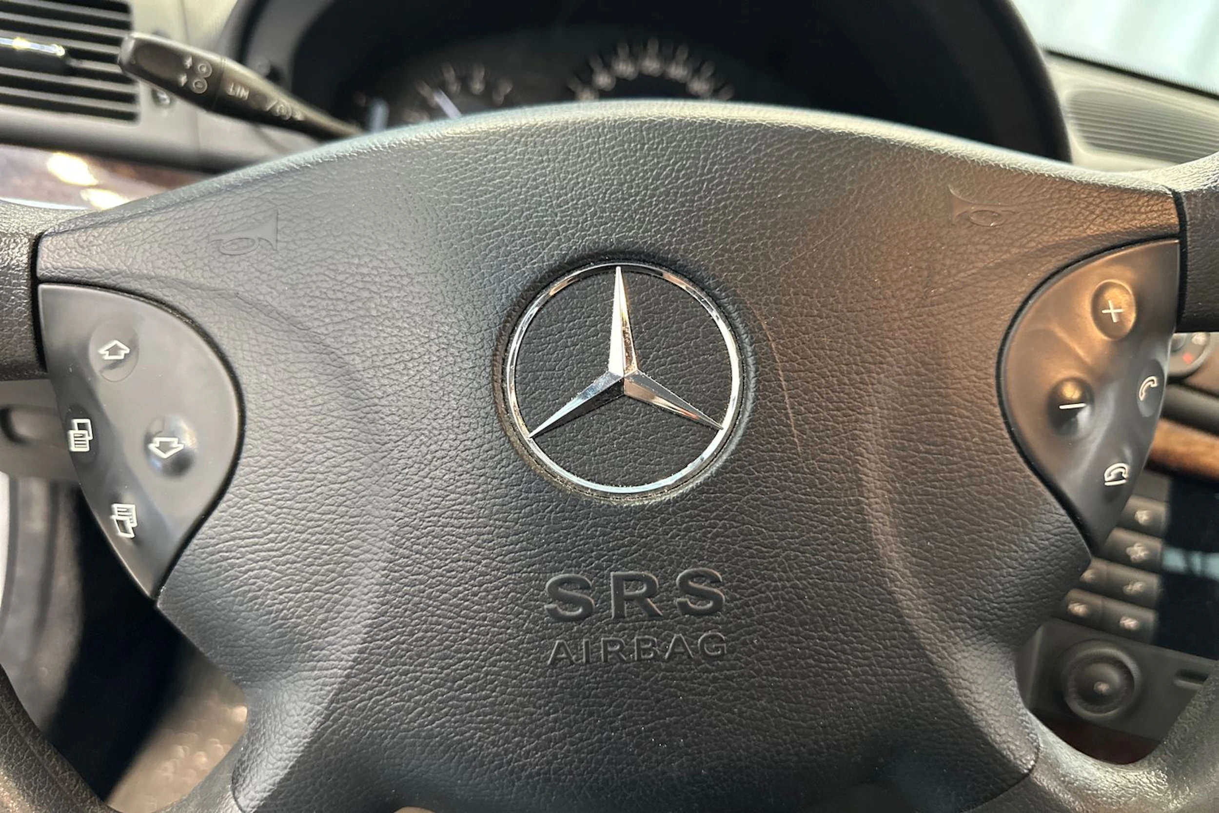 harmaa Mercedes-Benz E 2004 kuva 21.