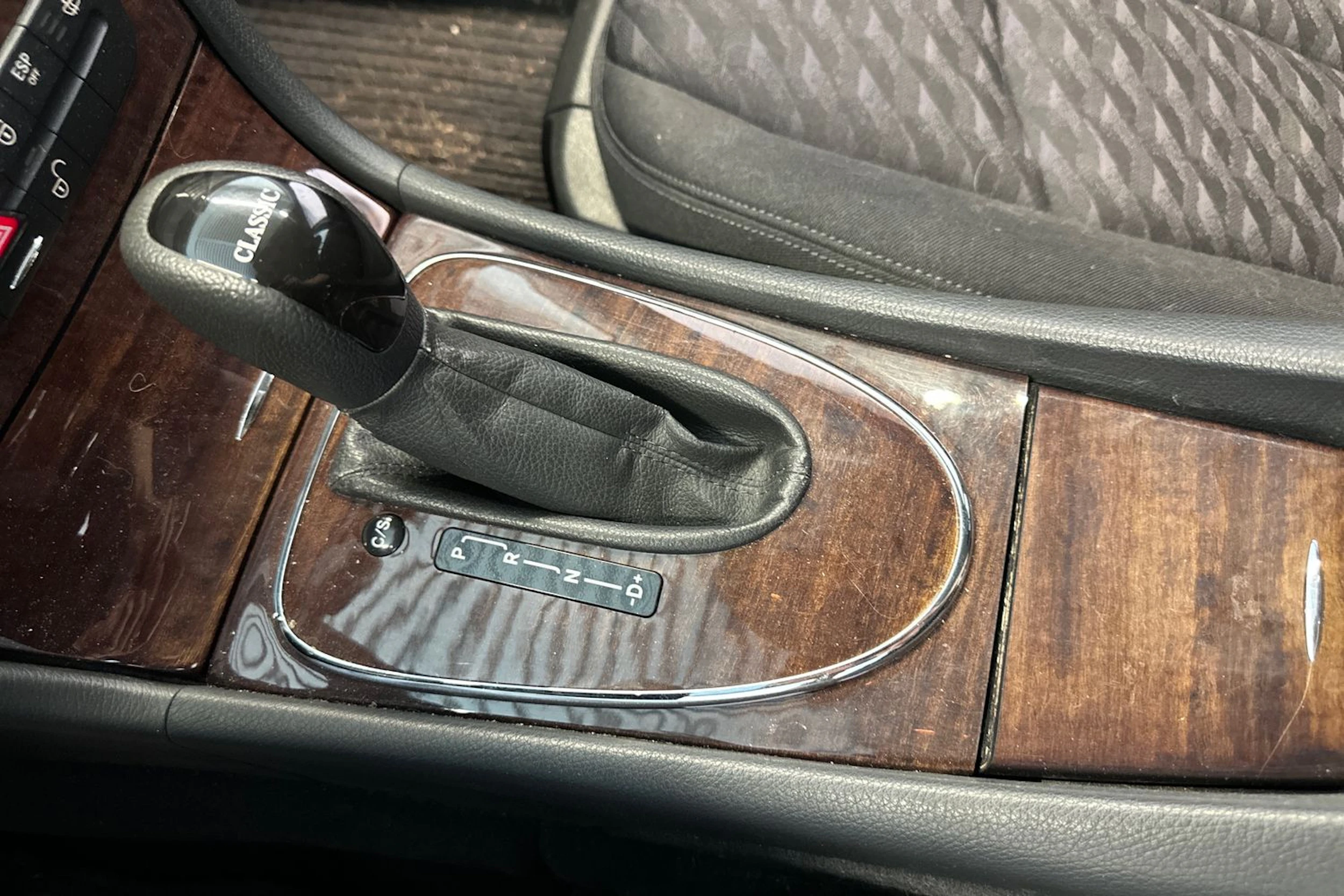 harmaa Mercedes-Benz E 2004 kuva 23.