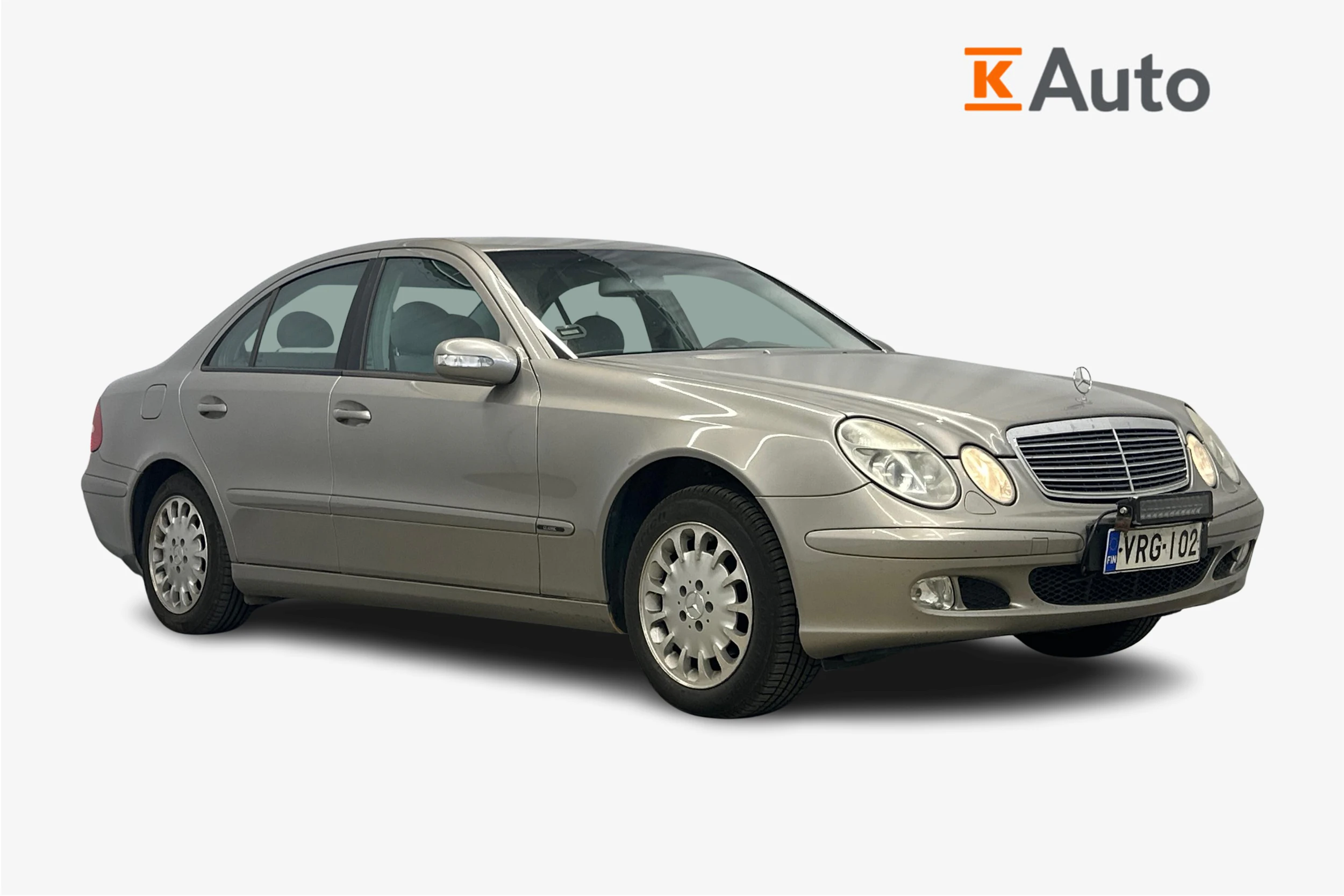 Harmaa Mercedes-Benz E 2004 kuva 1.