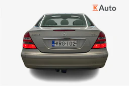 Harmaa Mercedes-Benz E 2004 kuva 3.