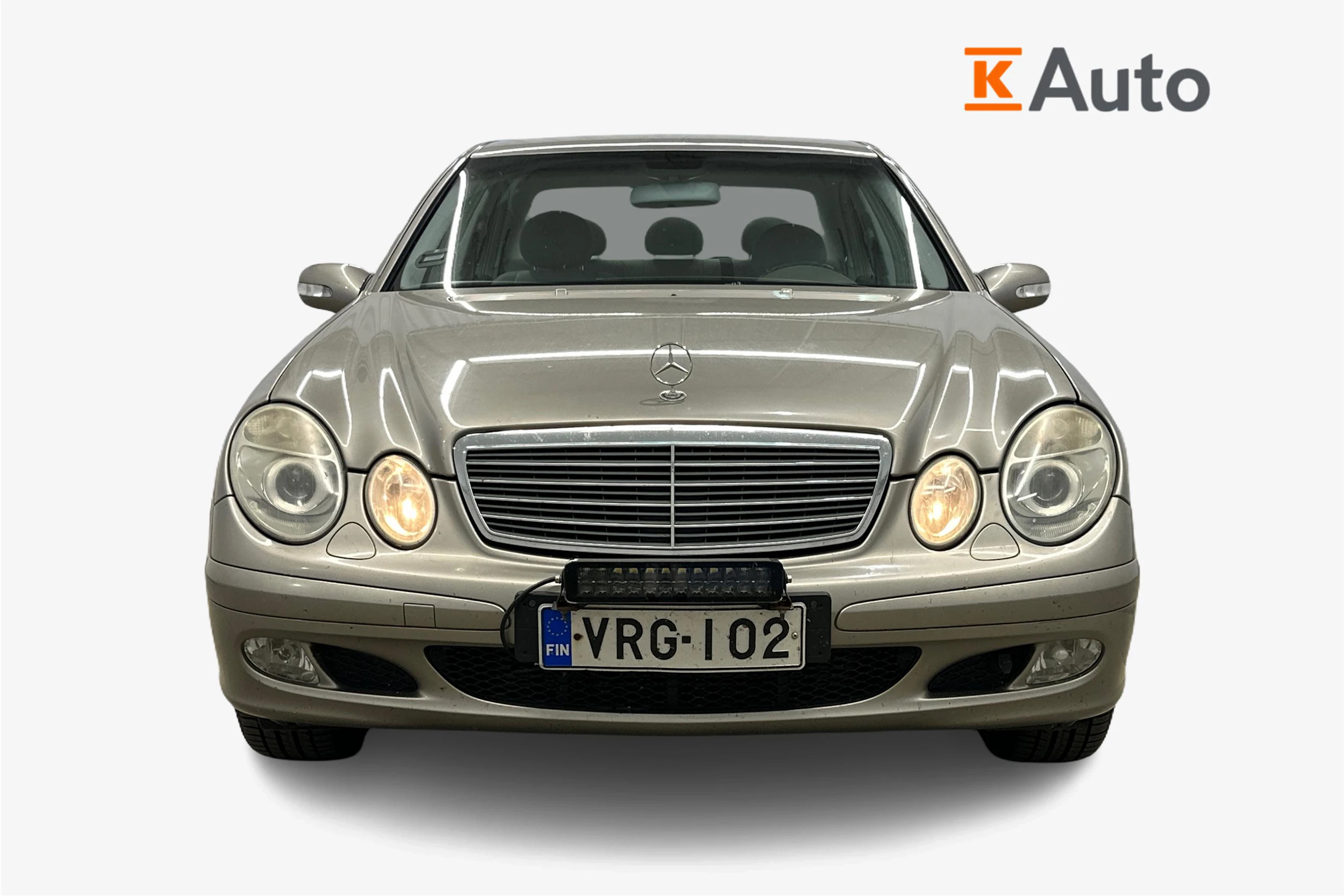 Harmaa Mercedes-Benz E 2004 kuva 4.