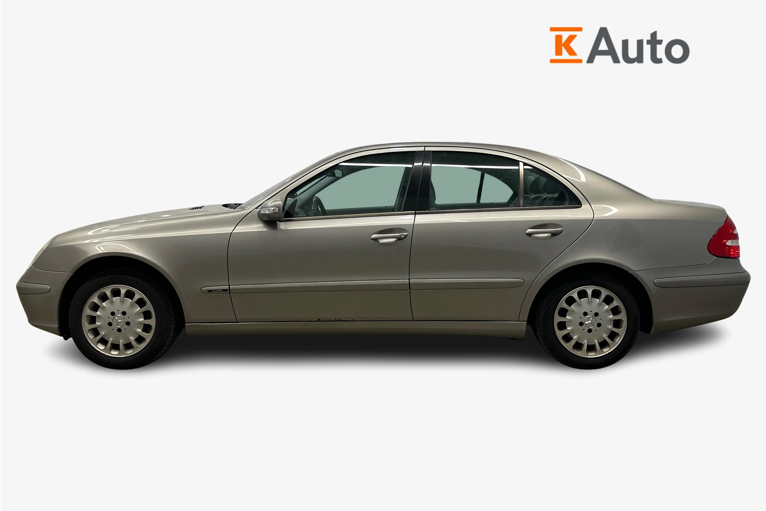 Harmaa Mercedes-Benz E 2004 kuva 5.