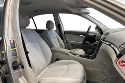 Harmaa Mercedes-Benz E 2004 kuva 7.
