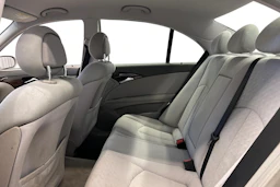Harmaa Mercedes-Benz E 2004 kuva 8.