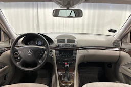 Harmaa Mercedes-Benz E 2004 kuva 11.