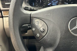 Harmaa Mercedes-Benz E 2004 kuva 13.