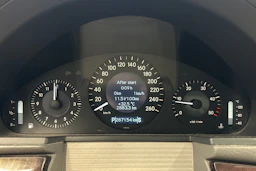 Harmaa Mercedes-Benz E 2004 kuva 15.
