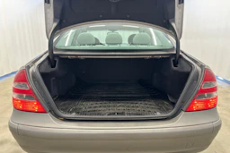 Harmaa Mercedes-Benz E 2004 kuva 23.