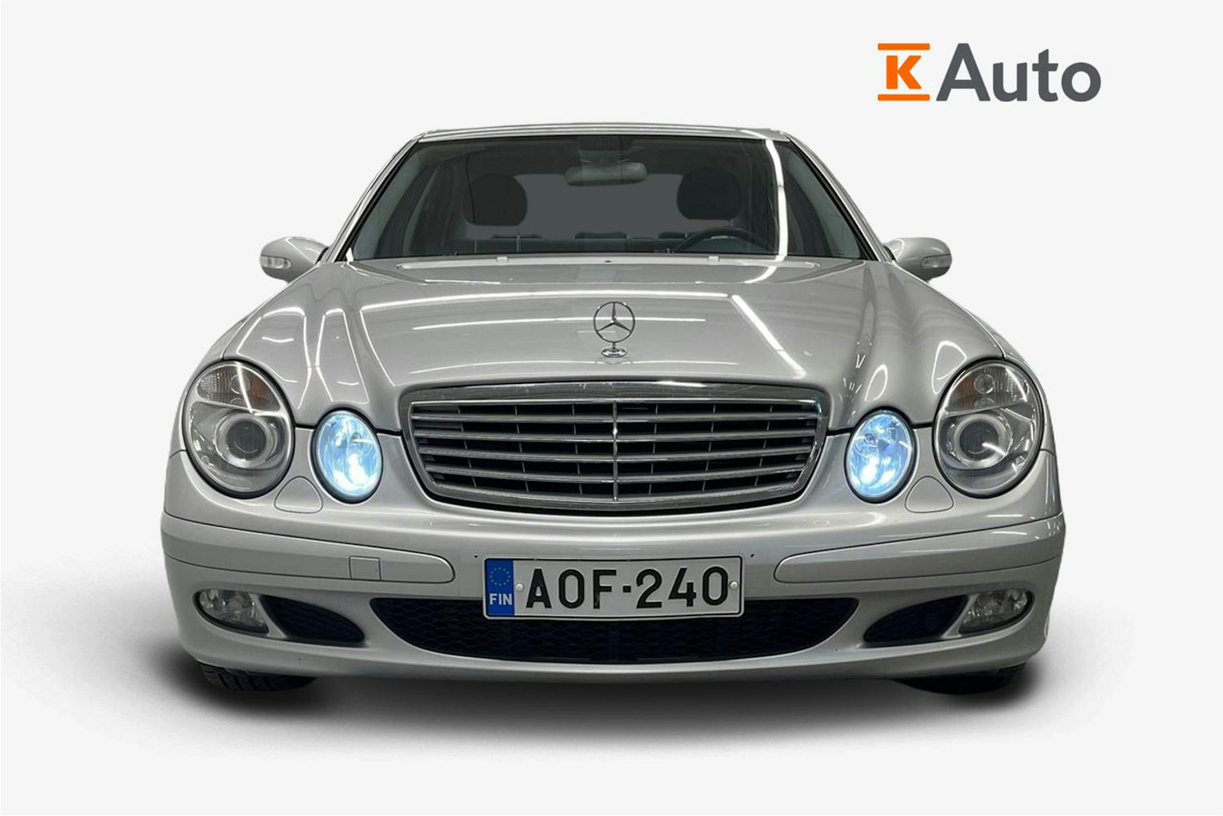 Harmaa Mercedes-Benz E 2005 kuva 5.