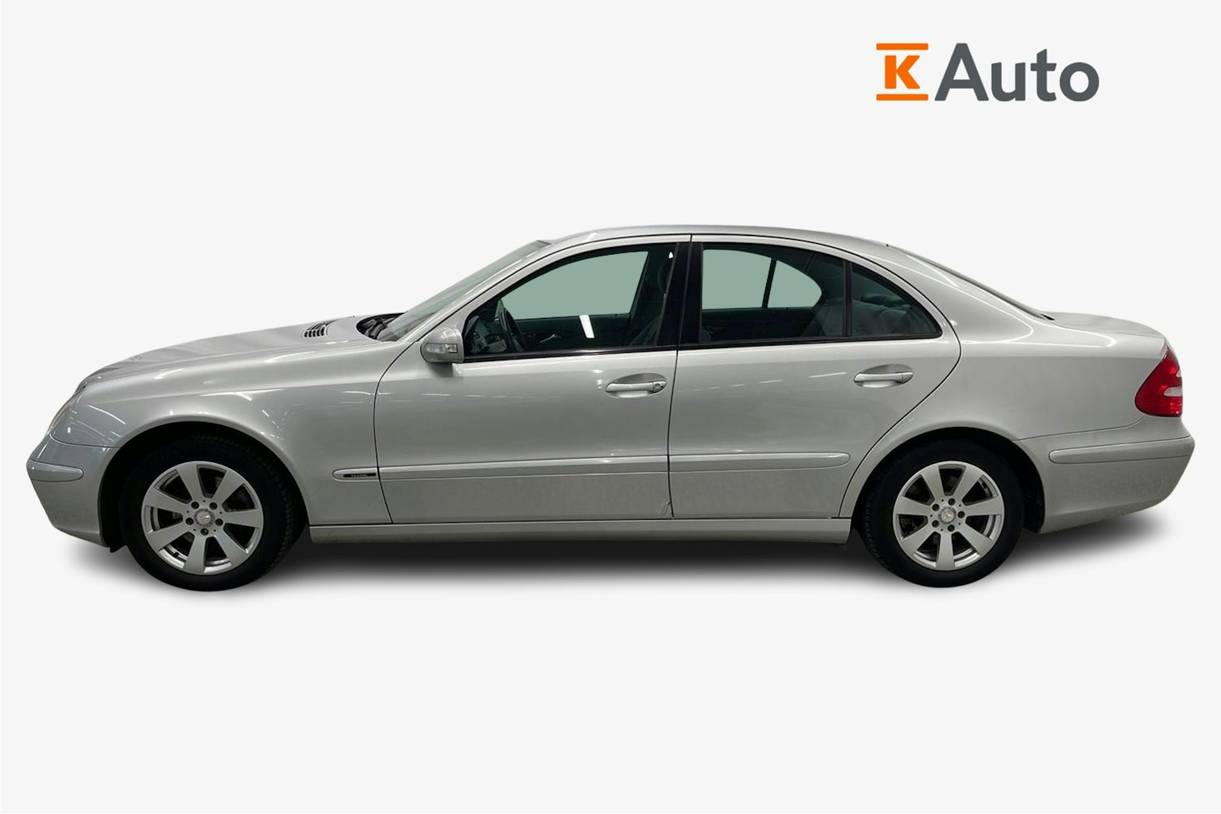 Harmaa Mercedes-Benz E 2005 kuva 6.