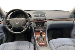 Harmaa Mercedes-Benz E 2005 kuva 9.