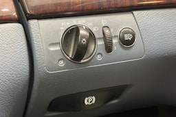 Harmaa Mercedes-Benz E 2005 kuva 16.