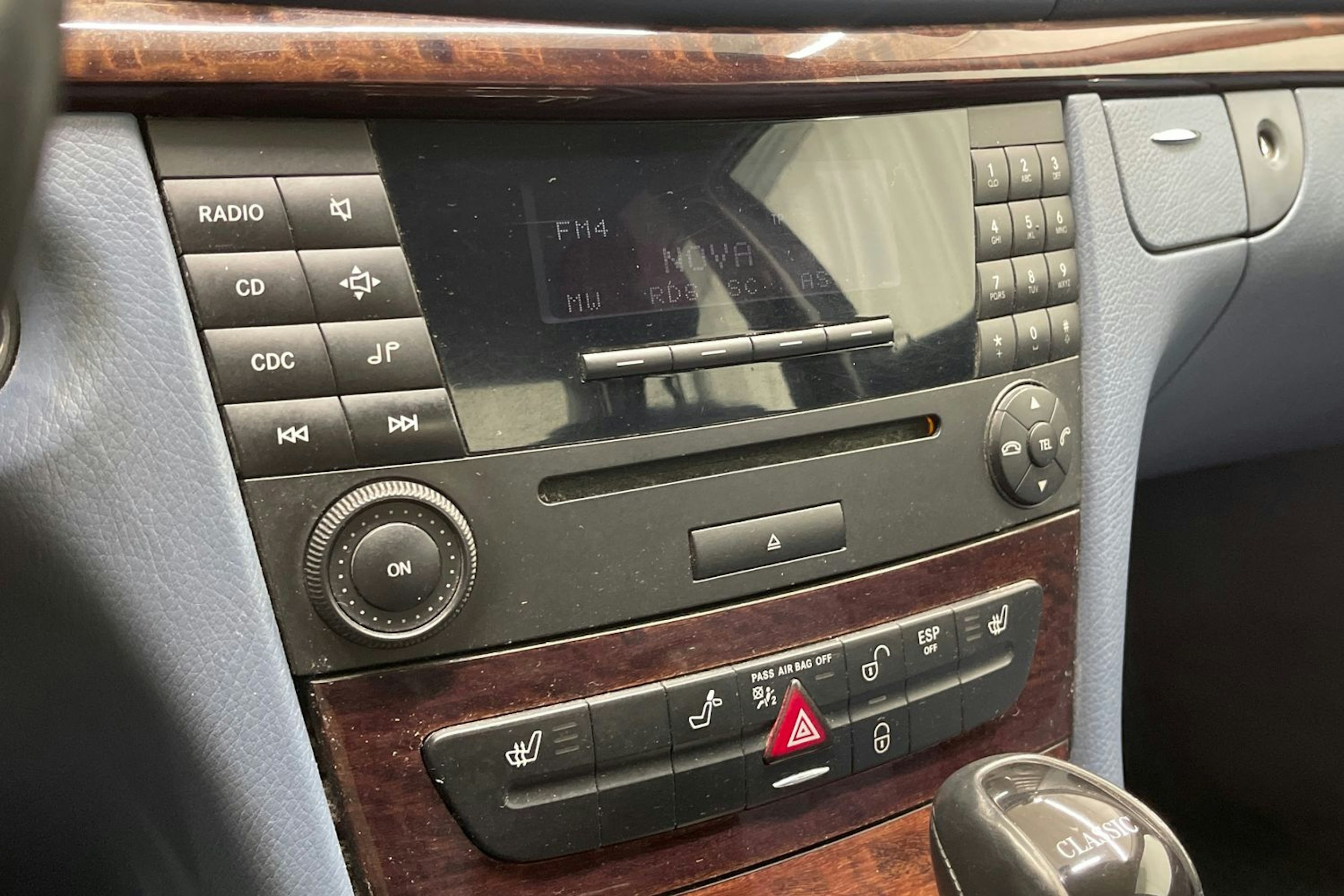 Harmaa Mercedes-Benz E 2005 kuva 20.