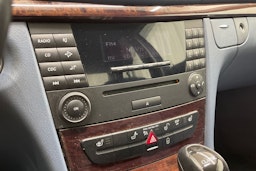 Harmaa Mercedes-Benz E 2005 kuva 20.