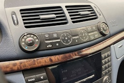 Harmaa Mercedes-Benz E 2005 kuva 21.