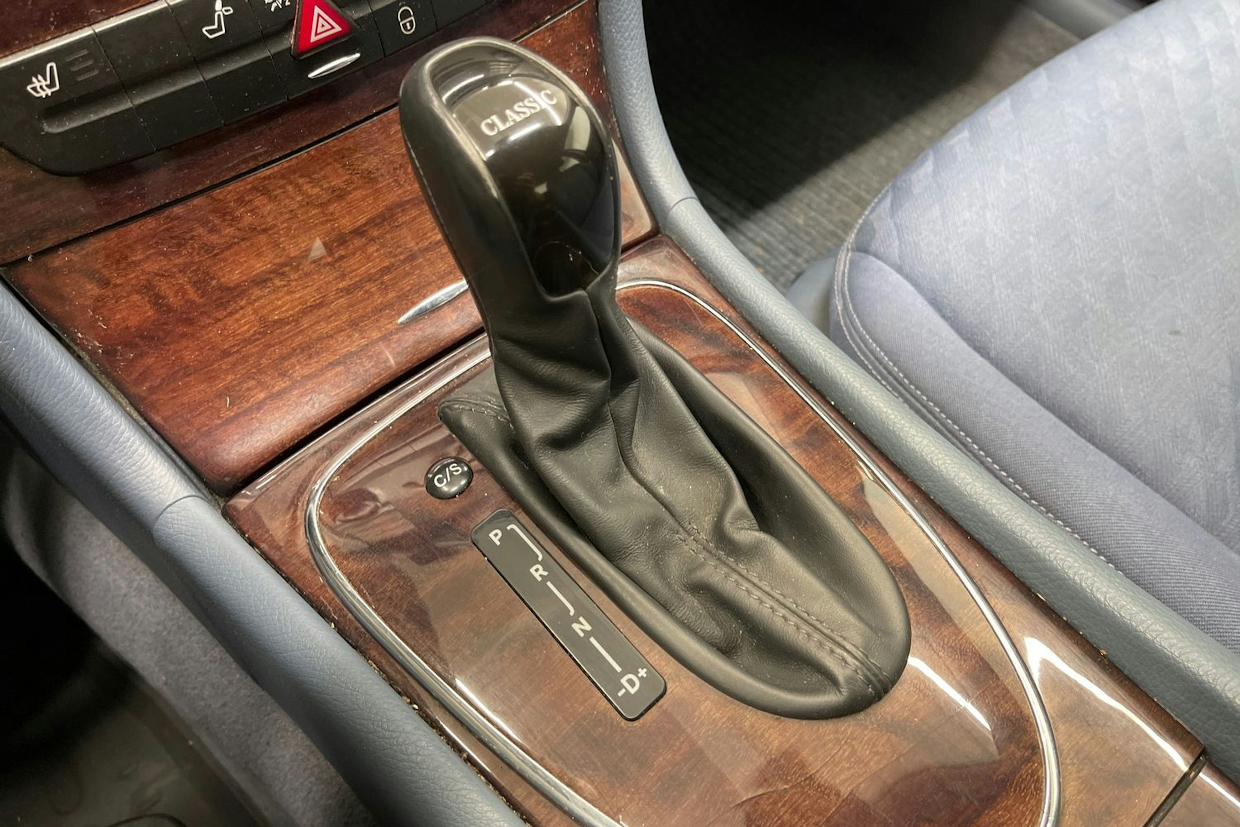 Harmaa Mercedes-Benz E 2005 kuva 22.