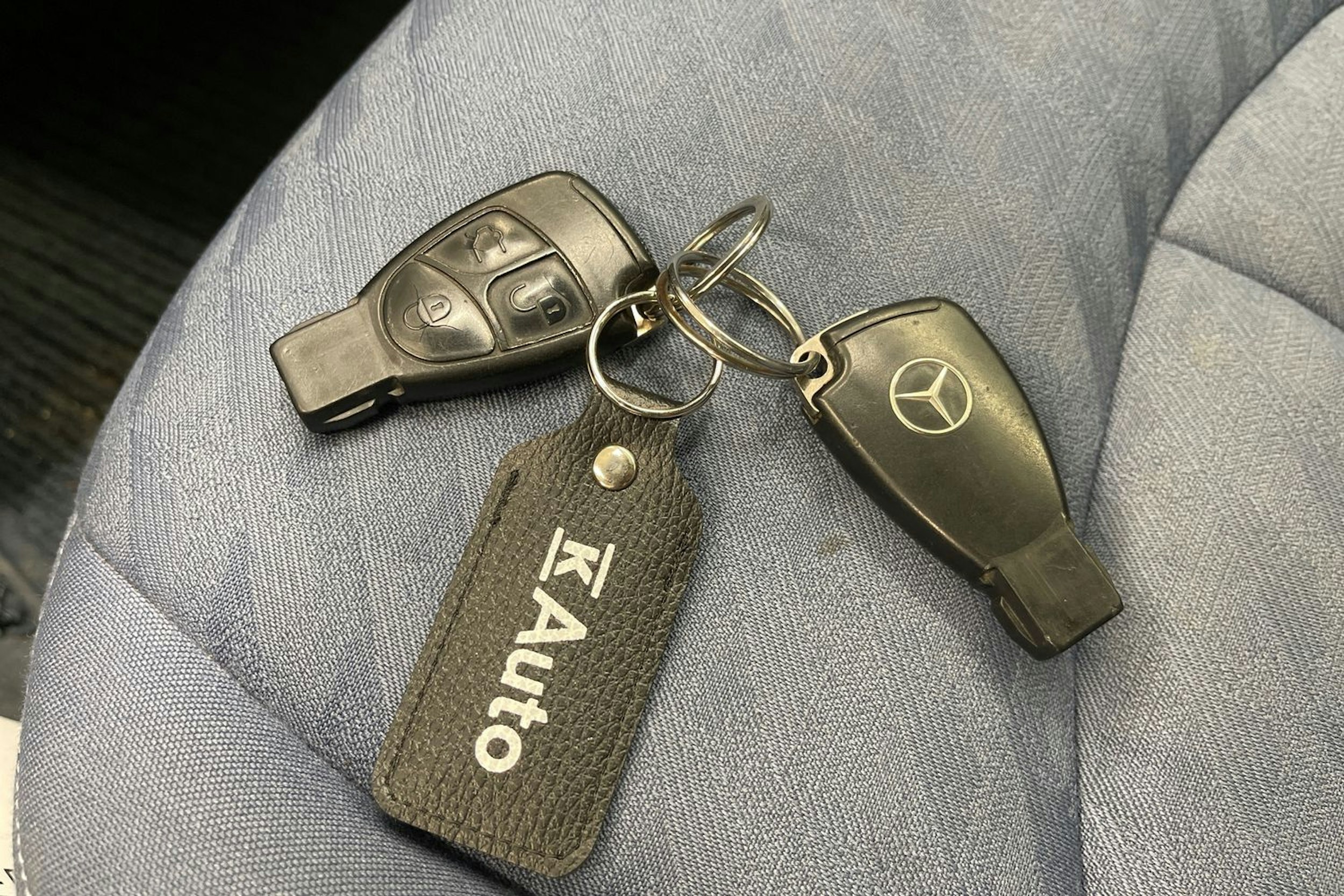 Harmaa Mercedes-Benz E 2005 kuva 24.