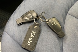Harmaa Mercedes-Benz E 2005 kuva 24.