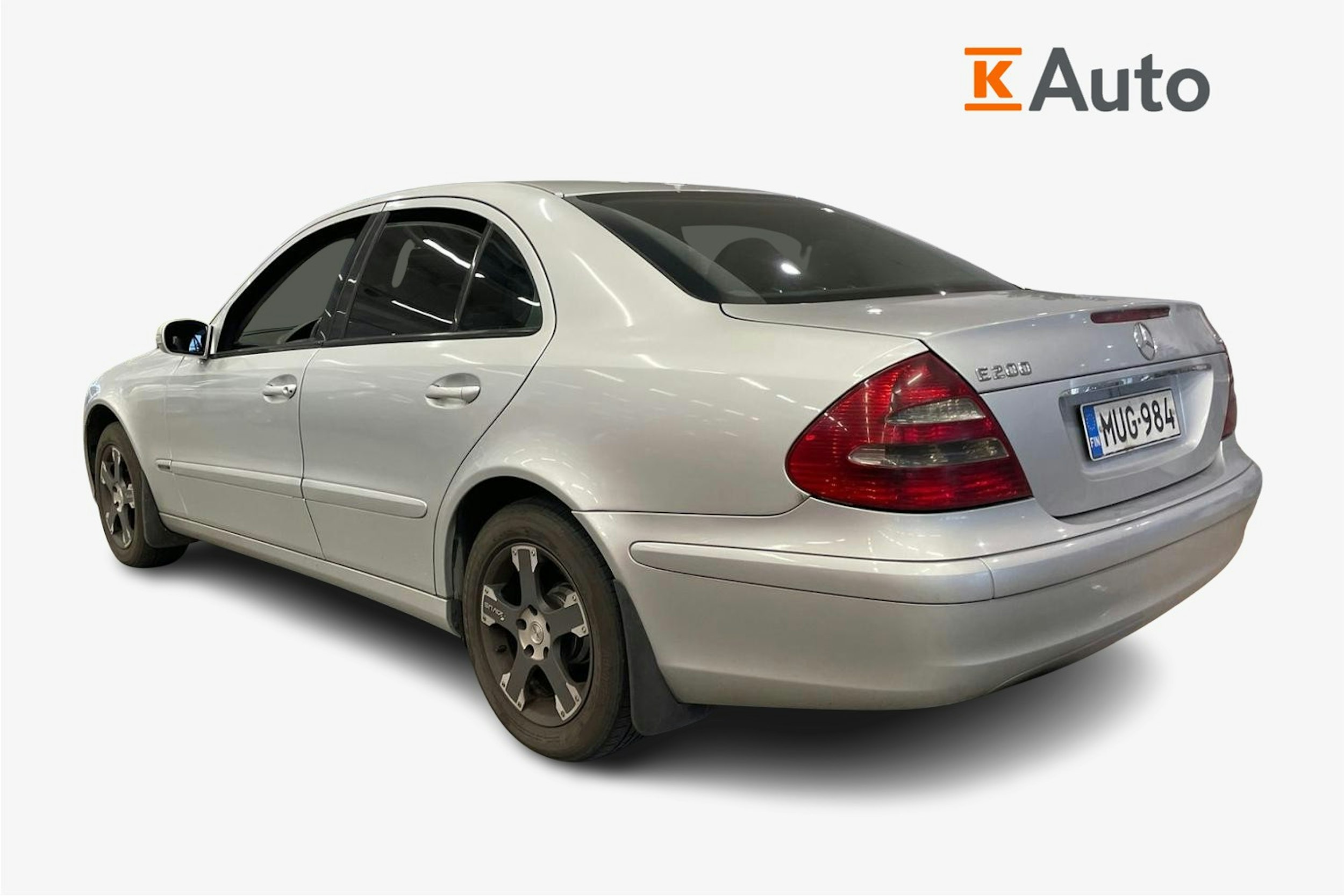 harmaa Mercedes-Benz E 2006 kuva 2.