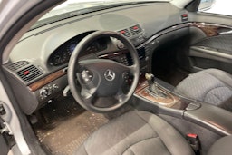harmaa Mercedes-Benz E 2006 kuva 3.
