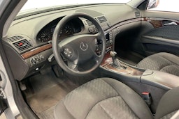 harmaa Mercedes-Benz E 2006 kuva 7.