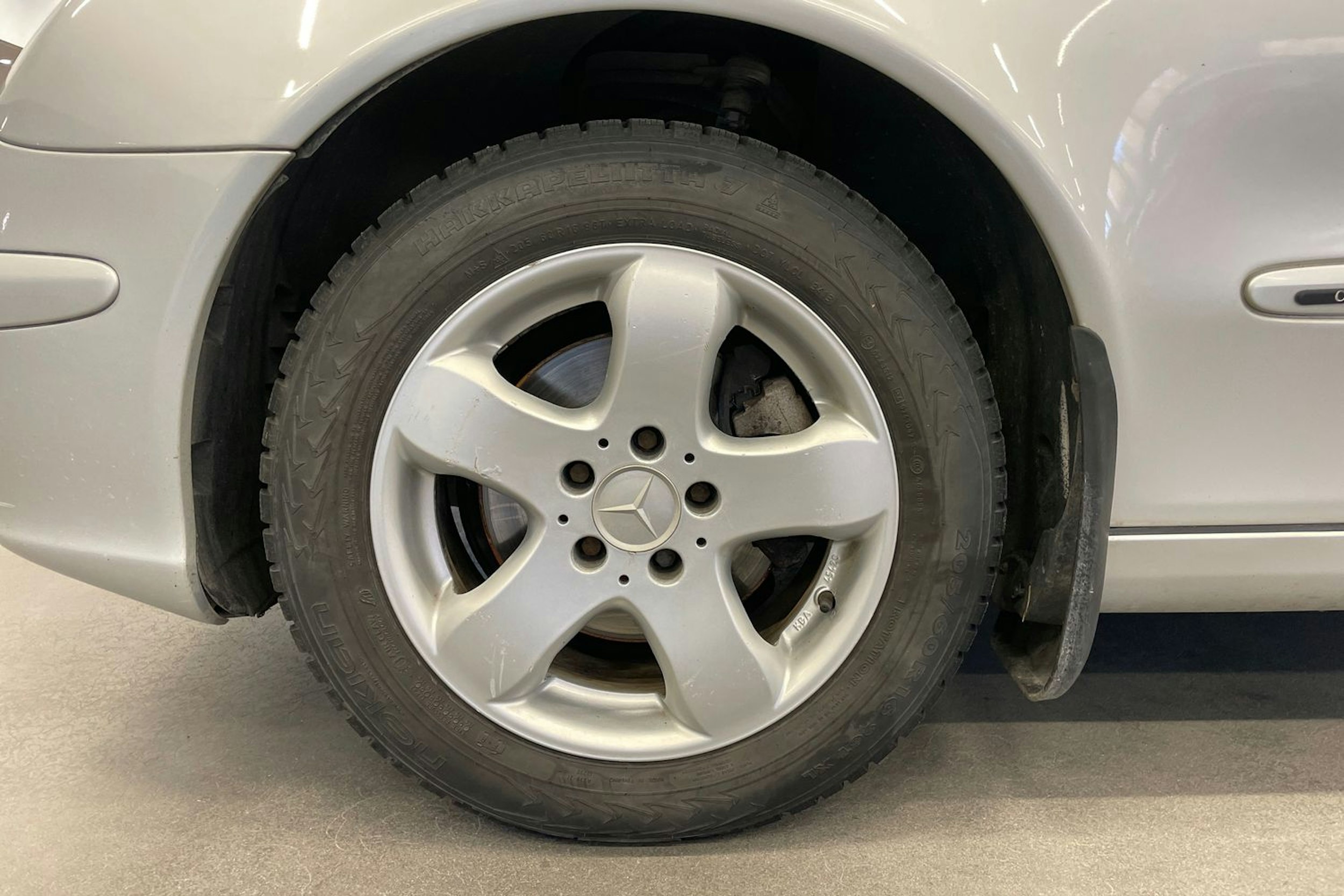 harmaa Mercedes-Benz E 2006 kuva 11.