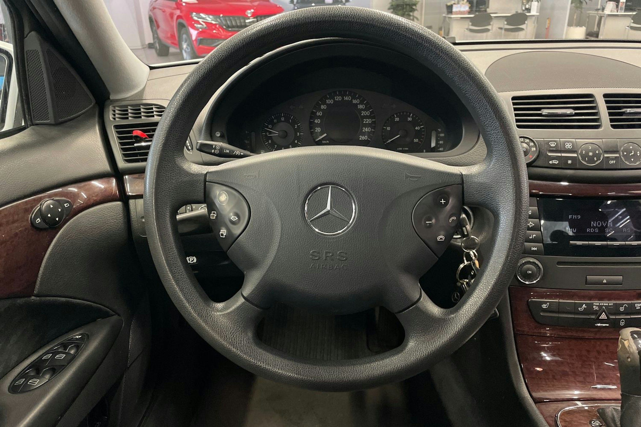 harmaa Mercedes-Benz E 2006 kuva 14.