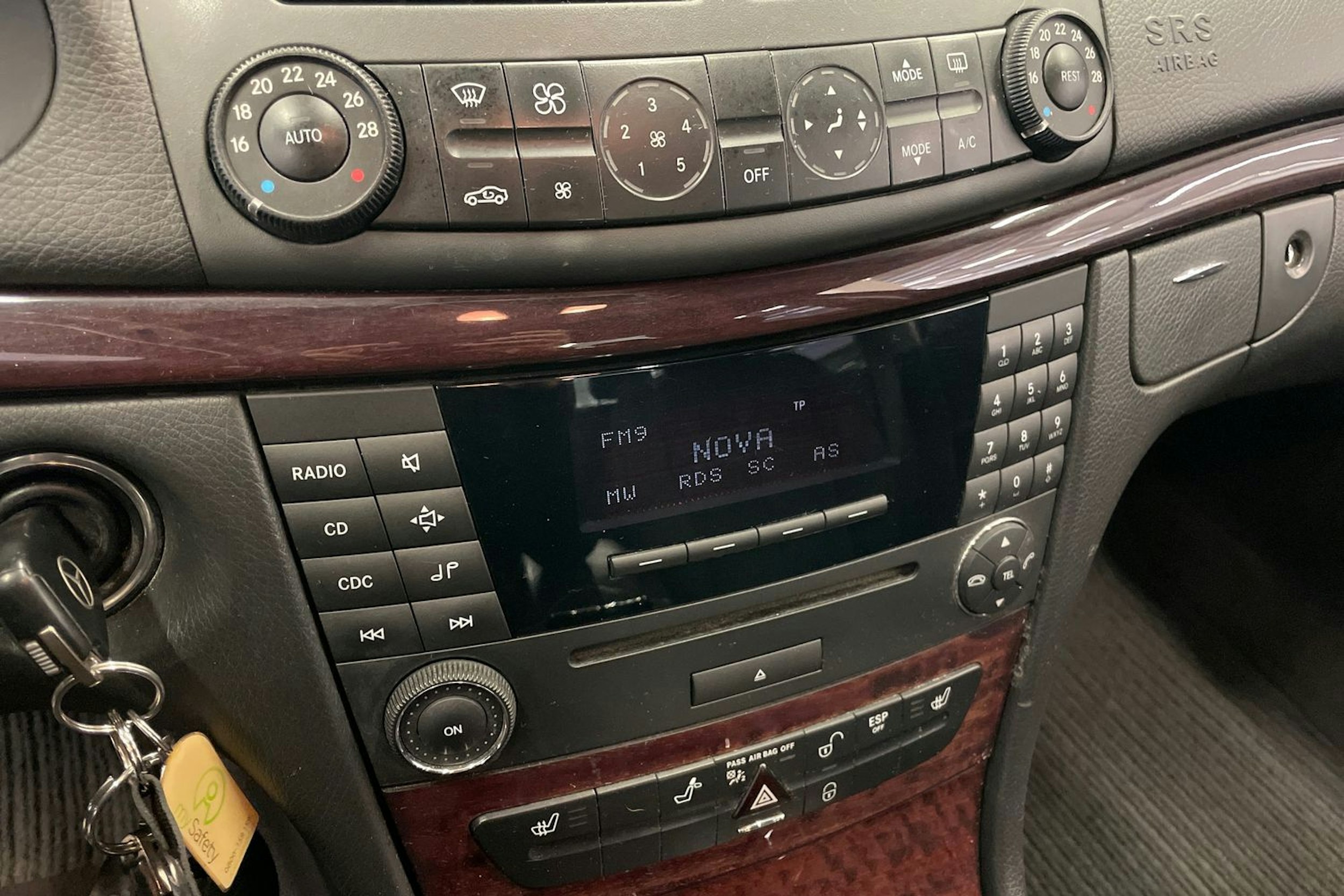 harmaa Mercedes-Benz E 2006 kuva 15.