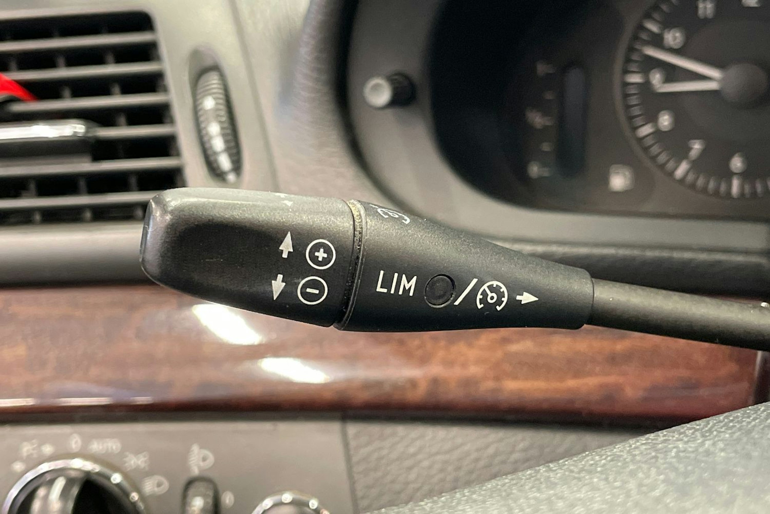 harmaa Mercedes-Benz E 2006 kuva 16.