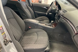 harmaa Mercedes-Benz E 2006 kuva 20.