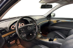 sininen Mercedes-Benz E 2006 kuva 3.
