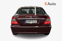 punainen Mercedes-Benz E 2006 kuva 4.