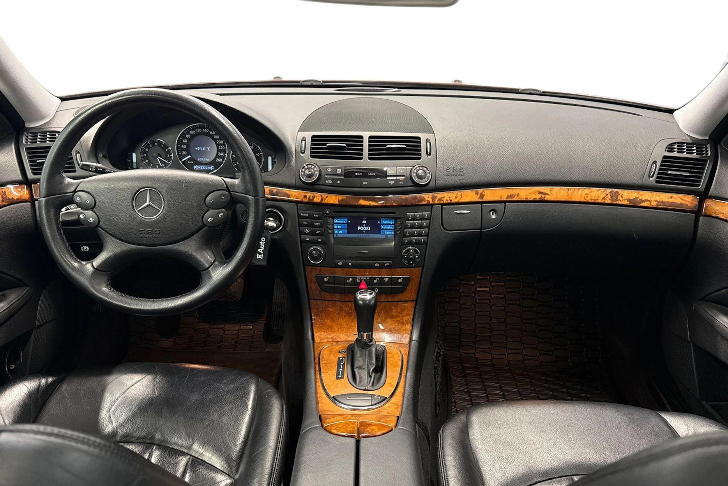 punainen Mercedes-Benz E 2006 kuva 9.