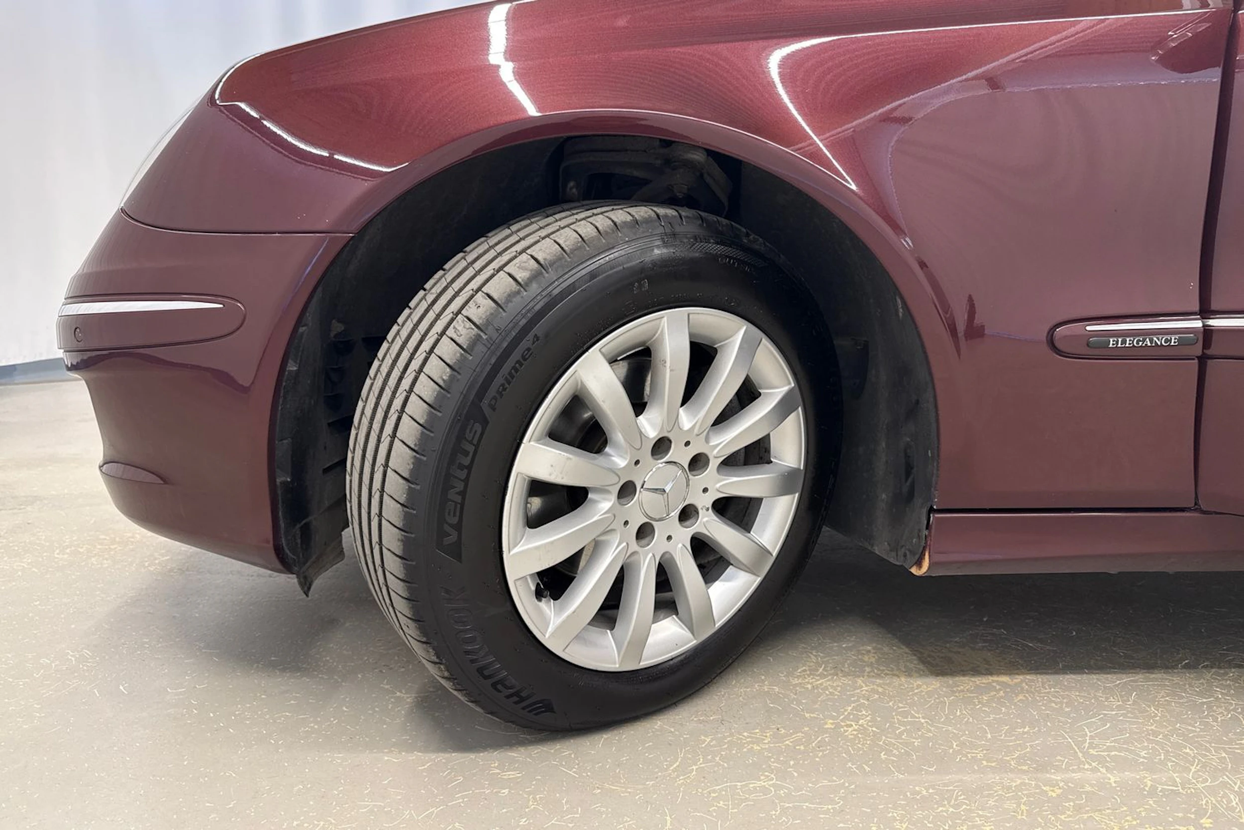 punainen Mercedes-Benz E 2006 kuva 13.