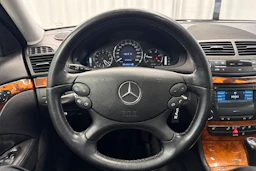 punainen Mercedes-Benz E 2006 kuva 15.