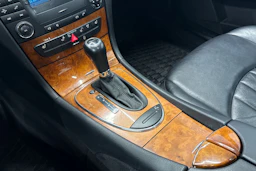 punainen Mercedes-Benz E 2006 kuva 18.
